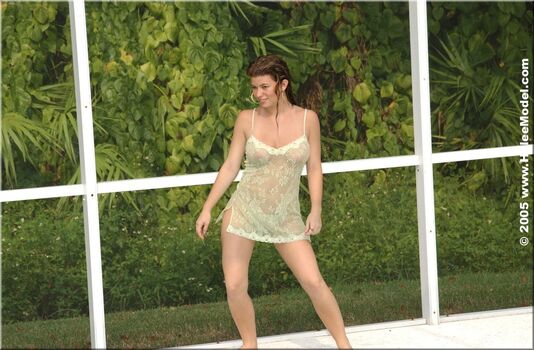 Full leaked Halee model page private photo