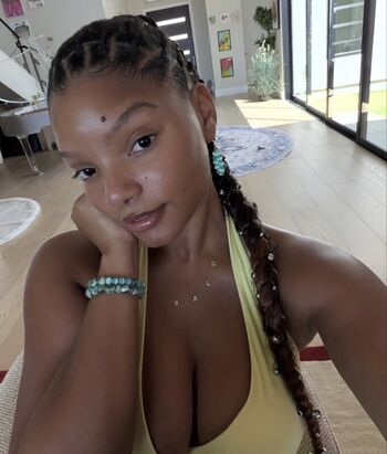 Full leaked Halle bailey private photo
