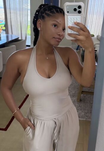 Full leaked Halle bailey private photo