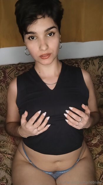 Full leaked Halleblake private photo