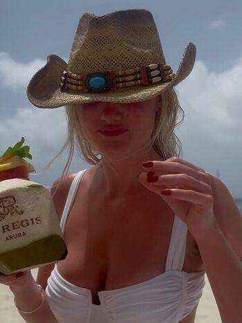 Full leaked Hallecossy private photo