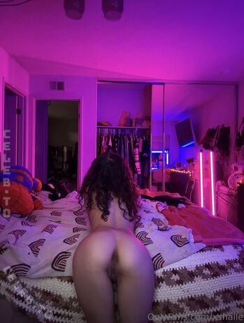 Full leaked Hallestrawberryy private photo