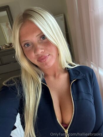 Full leaked Hallieebrooks private photo