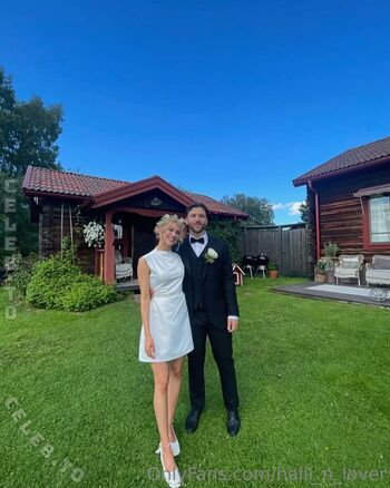 Full leaked Hallinlover  page private photo