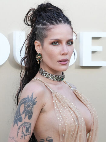 Full leaked Halsey page private photo