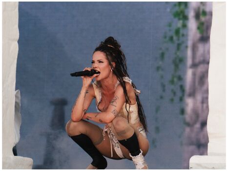Full leaked Halsey private photo