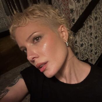 Full leaked Halsey page private photo