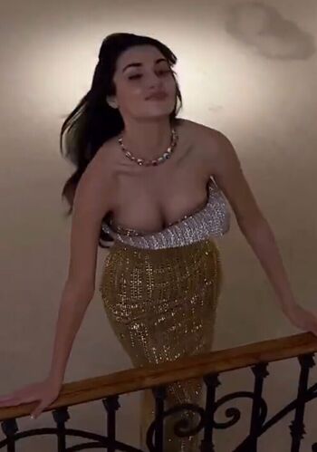 Full leaked Hande ercel private photo