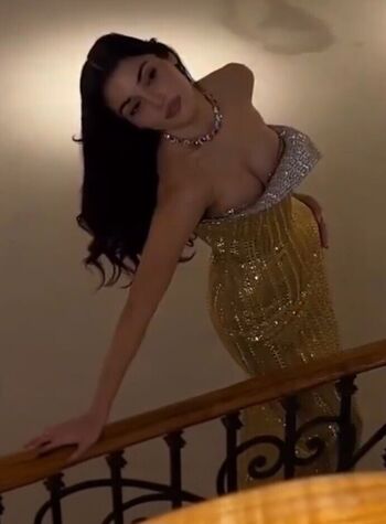 Full leaked Hande ercel private photo