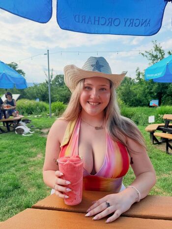 Full leaked Hannah page private photo