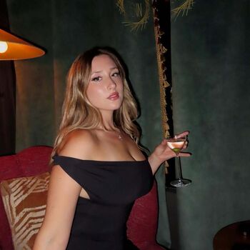 Full leaked Hannahhitchner private photo