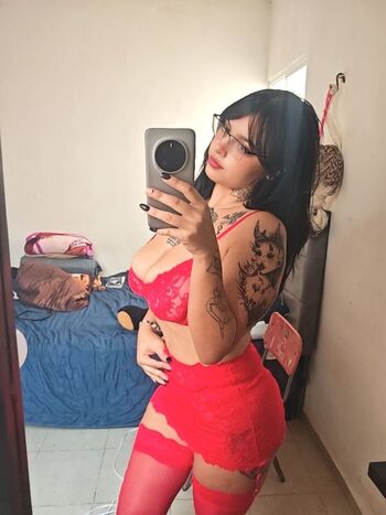 Full leaked Hannialozz private photo