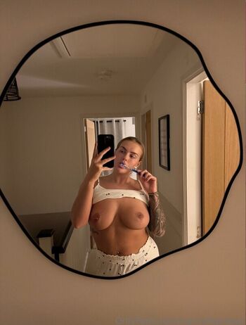 Full leaked Harrietbarness private photo