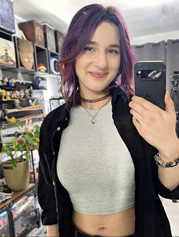 Full leaked Haselnuuuss private photo