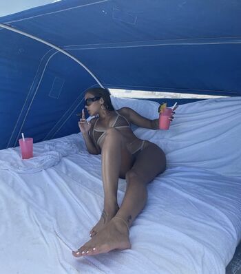 Full leaked Hawaii baddies private photo