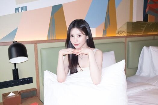 Full leaked Heejin page private photo