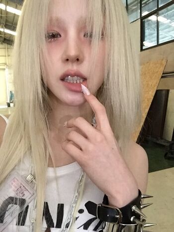 Full leaked Heejin page private photo