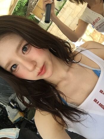Full leaked Heejin page private photo