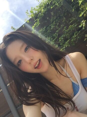 Full leaked Heejin page private photo