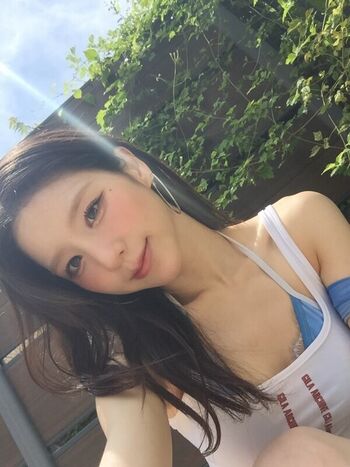 Full leaked Heejin page private photo