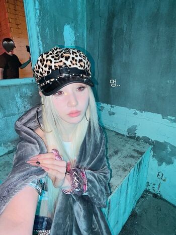 Full leaked Heejin private photo