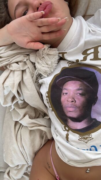 Full leaked Hehatesmilaa private photo