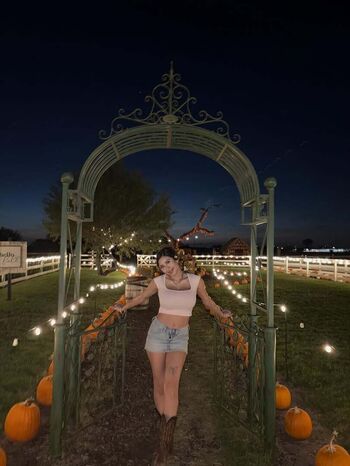 Full leaked Heily private photo