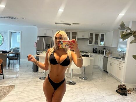 Full leaked Helin mayhew private photo