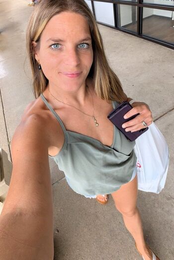 Full leaked Hellahotwife private photo