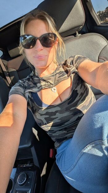 Full leaked Hellahotwife private photo