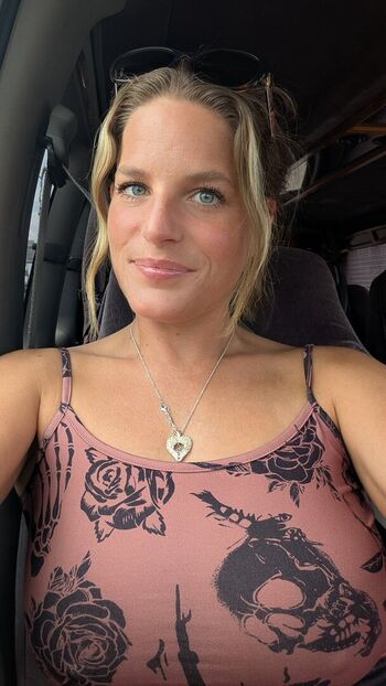 Full leaked Hellahotwife private photo