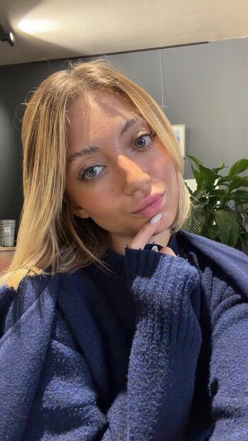 Full leaked Hello iris page private onlyfans photo