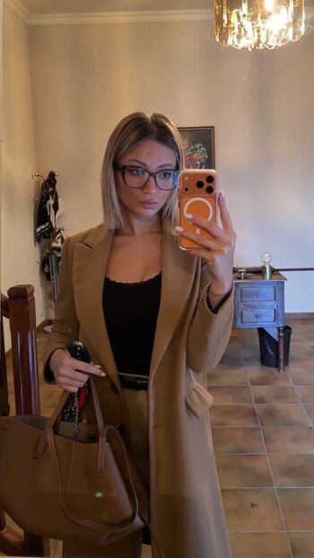 Full leaked Hello iris page private onlyfans photo