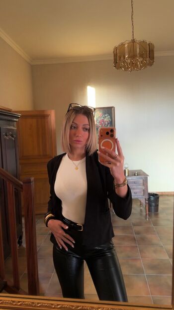 Full leaked Hello iris page private onlyfans photo