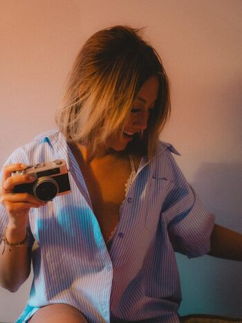 Full leaked Hello iris page private onlyfans photo