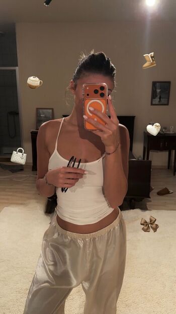 Full leaked Hello iris page private onlyfans photo