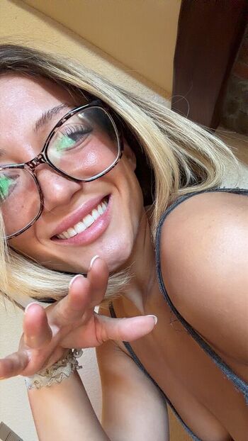 Full leaked Hello iris page private onlyfans photo