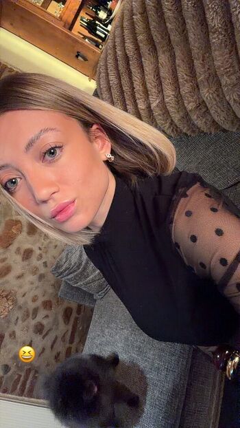 Full leaked Hello iris page private onlyfans photo