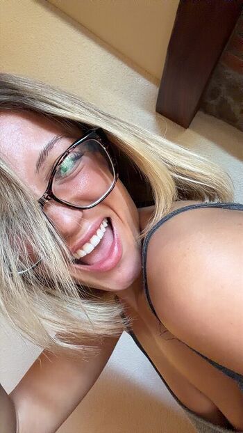 Full leaked Hello iris private onlyfans photo