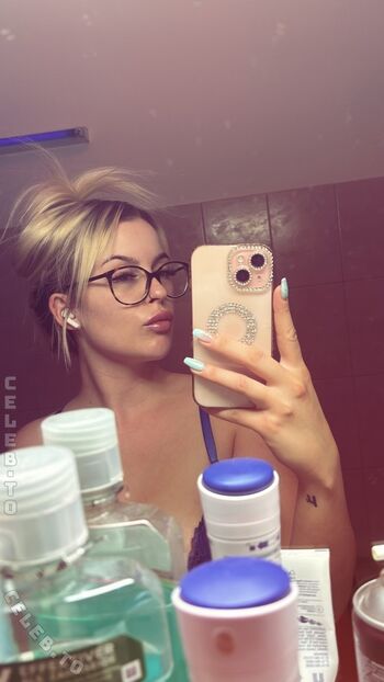 Full leaked Hellybunny private onlyfans photo