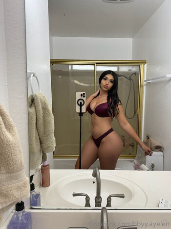 Full leaked Heluvaylenn  page private onlyfans photo