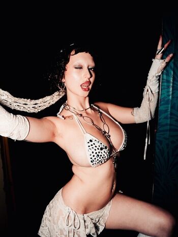 Full leaked Hemsley page private photo