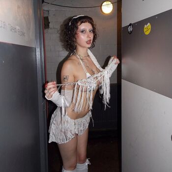Full leaked Hemsley page private photo