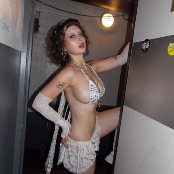 Full leaked Hemsley private photo