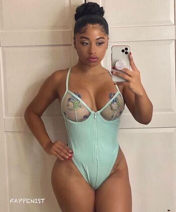 Full leaked Hennessycarolina private photo