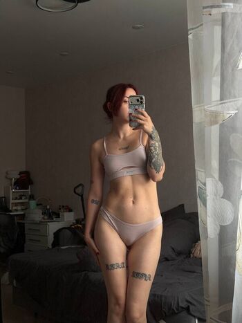 Full leaked Heylee page private photo