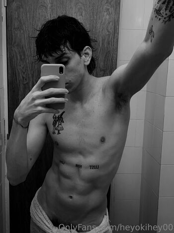 Full leaked Heyokihey private photo