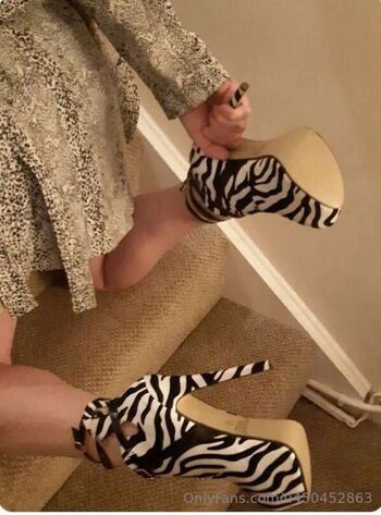 Full leaked High heel gilf private photo