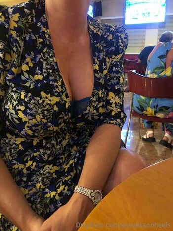 Full leaked High heel gilf private photo