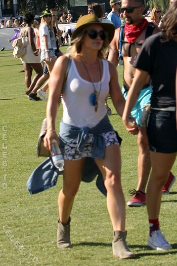 Full leaked Hillary duff page private photo